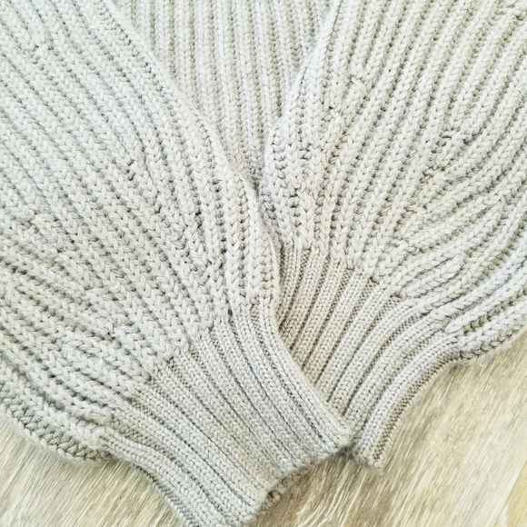 Babaton Aritzia Women's Guell Turtleneck Crop Chunky Knit Wool Sweater Like New - Picture 14 of 16